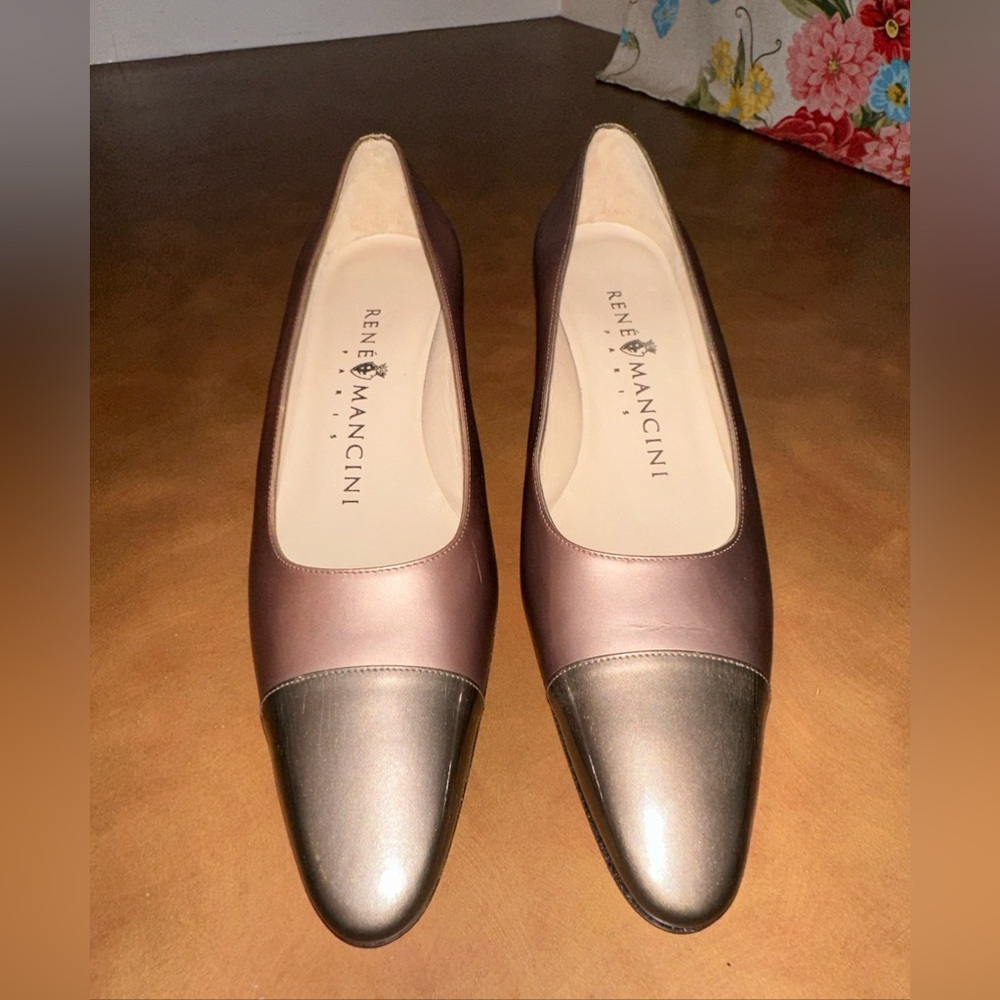 René Mancini Gold Leather Pumps, Paris Size 6